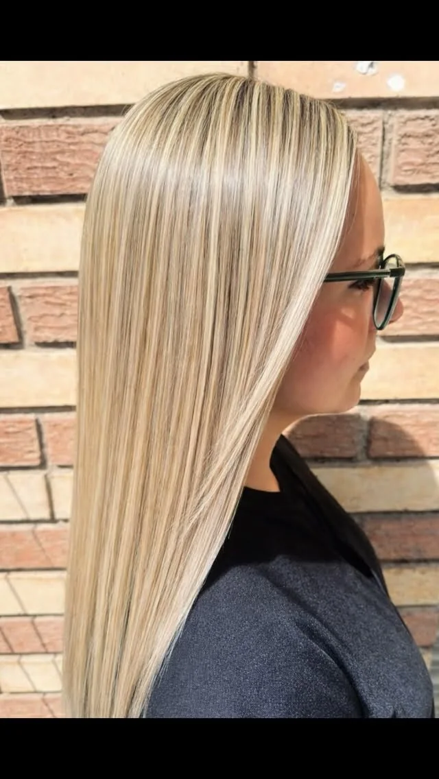 Coloración rubia lisa realizada en Urban Style Cambrils